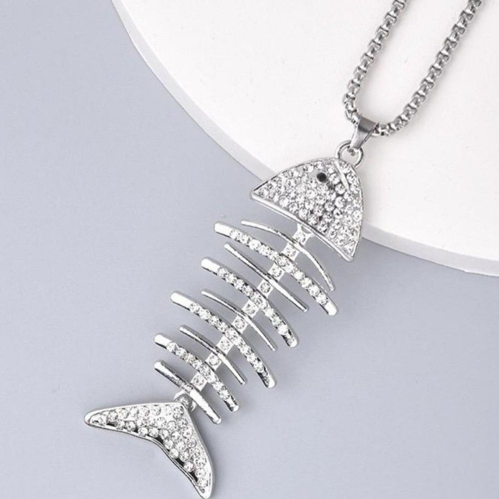Brand New Silver Rhinestone Fish Bone Style Necklace